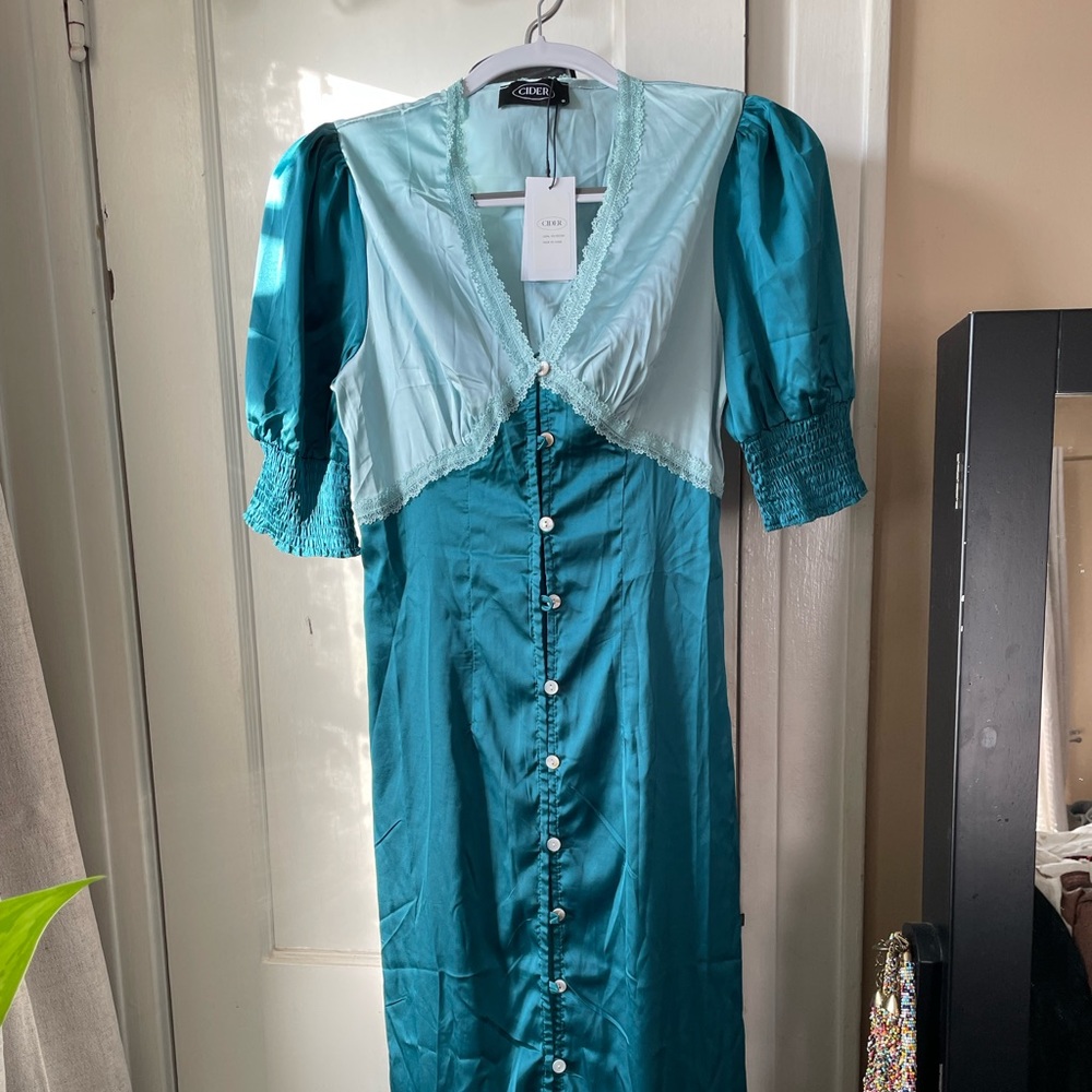 Cider maxi dress , short sleeves , buttons up front, lace detail